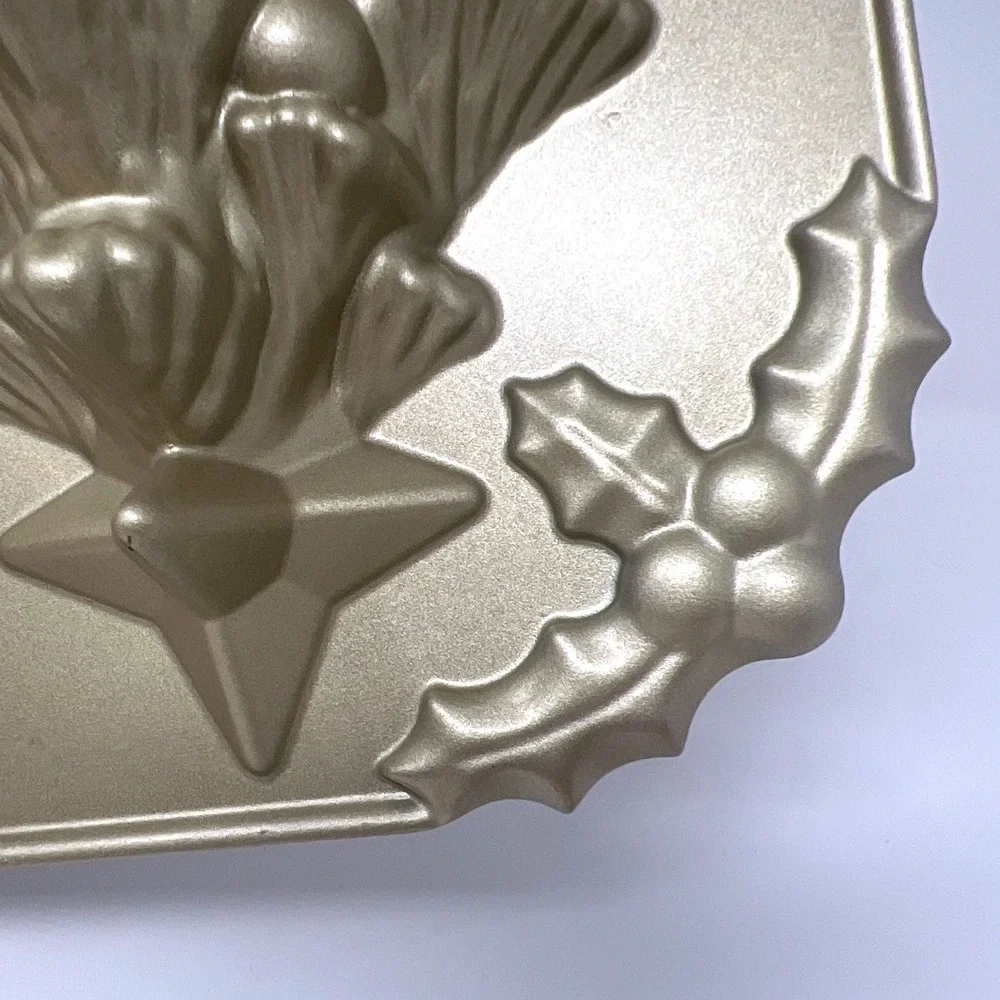 Nordic Ware 3D Christmas Tree Cake Pan Mold‎ Made In USA Cast Aluminum Clean